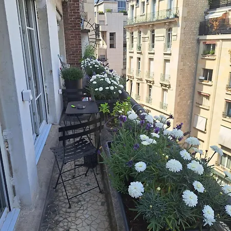 Alex In Appartement